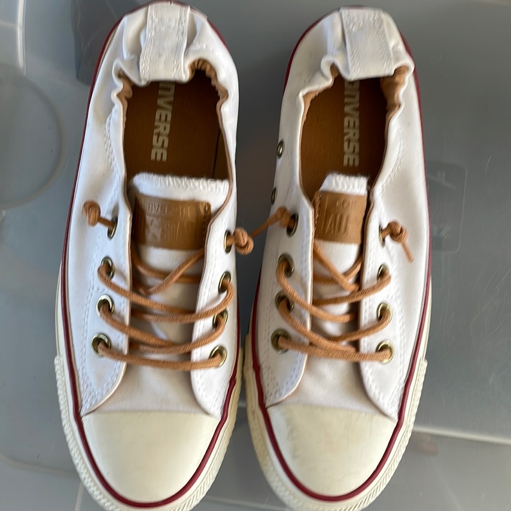 Women’s Converse size 7